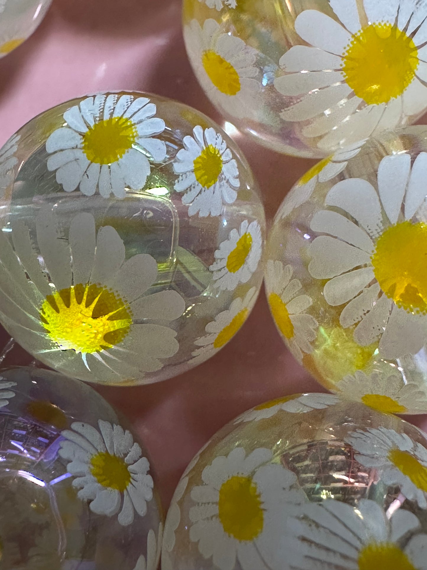 16mm Acrylic White Daisy Beads