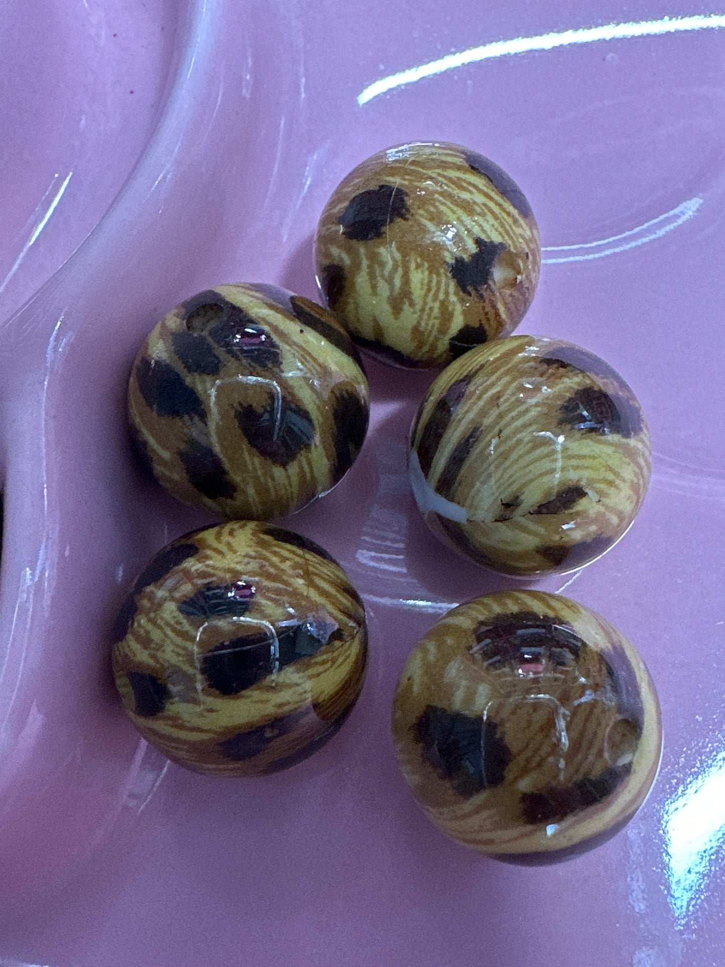 18mm Dark Leopard Print Acrylic Beads