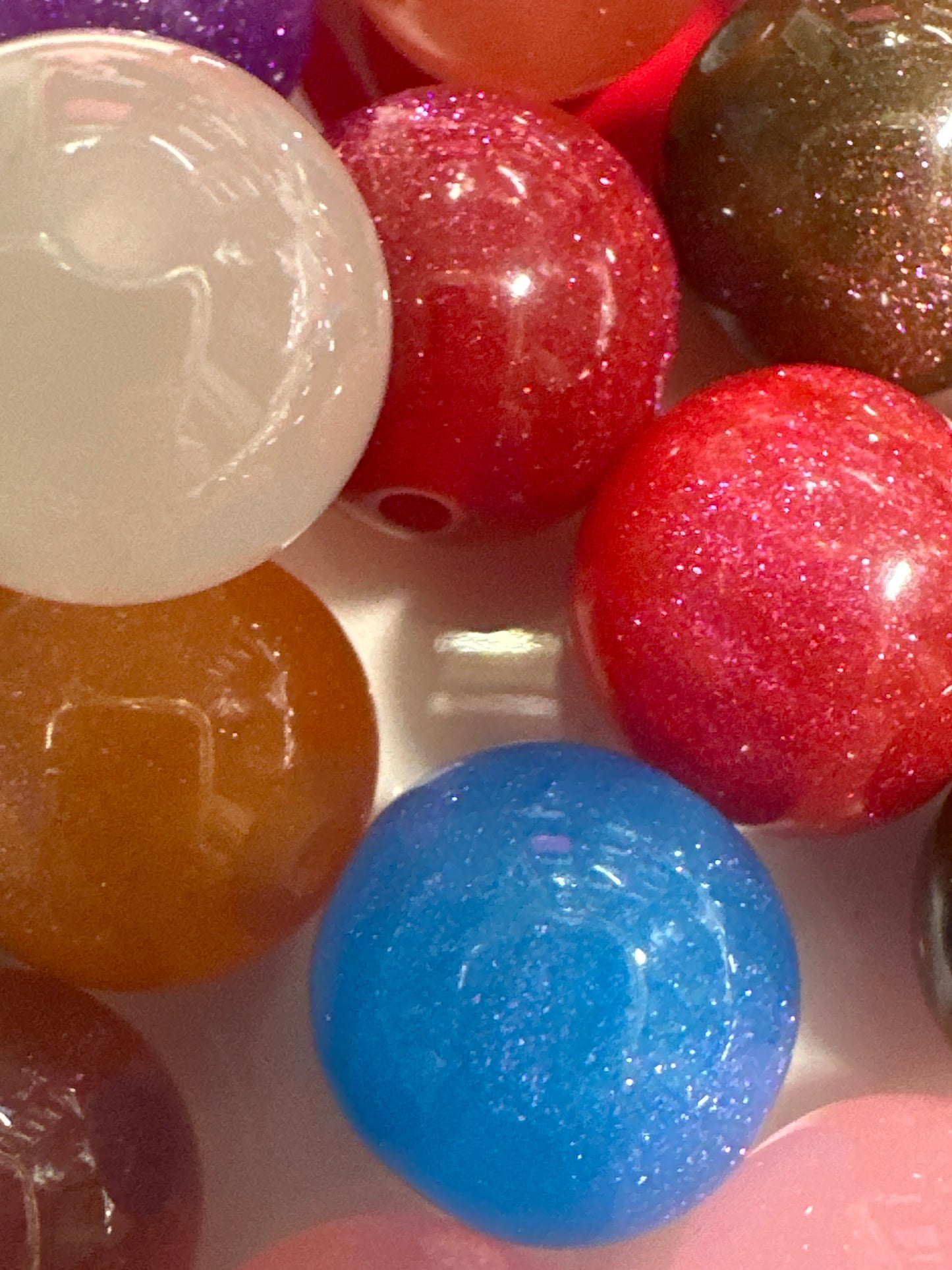 16mm Glitter Acrylic Beads (Multiple Colors)