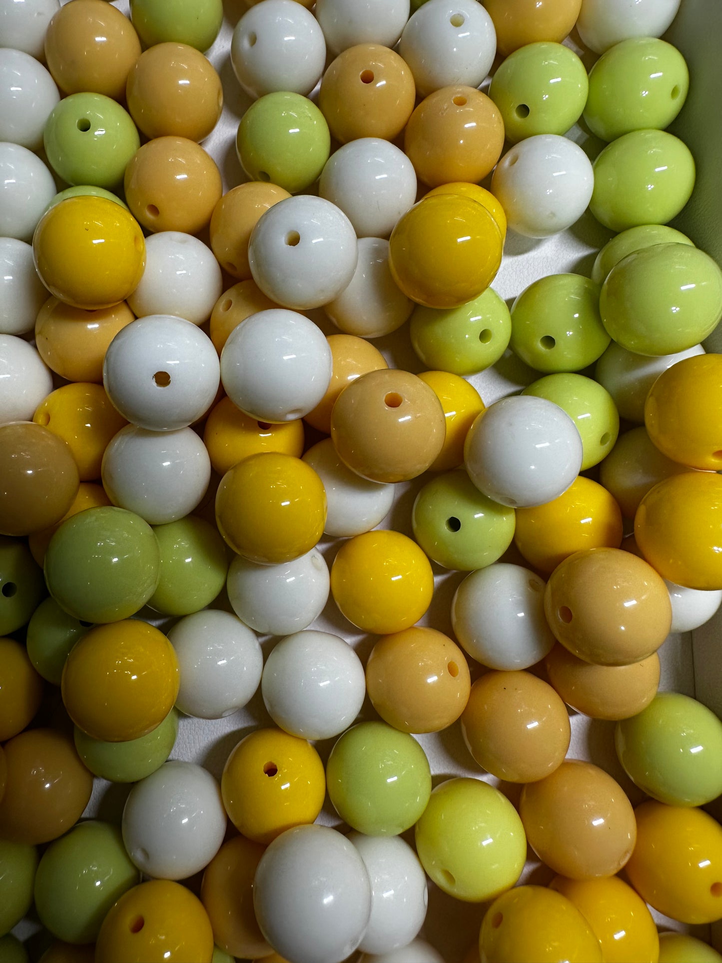 16mm Yellow/White/Green Acrylic Bead Mix (10/$3.25)